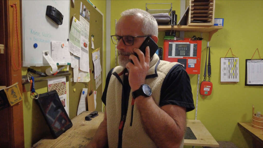 Thomas am Telefon